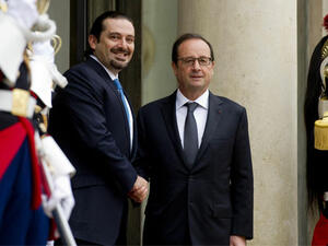 French President Francois Hollande, right, with former Lebanese prime minister Saad Hariri upon his arrival for a meeting at the Elysee Palace. (AFP/File)