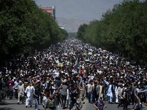 Afghan protesters chant anti-government slogans during a demonstration in Kabul on May 16, 2016. (AFP/File)