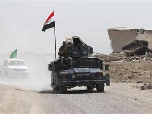 Iraqi government forces drive on a road near the village of al-Azraqiyah, northwest of Fallujah, during an operation to regain control of the area from Daesh, June 5, 2016. (AFP/File)