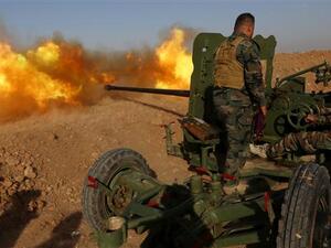 Iraqi Kurdish Peshmerga fighters fire an anti-tank cannon on the front line near Hasan Sham village, some 45 kilometers (27 miles) east of Mosul, during an operation aimed at retaking areas from Daesh on May 29, 2016. (AFP/File)