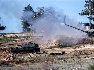 Turkish tanks fire from their army position close to the town of Kilis, south central Turkey, towards the Syria border, on February 17, 2016. (AFP/File)
