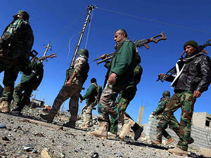 Iraqi peshmerga forces and fighters from the Yazidi minority, enter the northern Iraqi town of Sinjar, in the Nineveh Province, on November 13, 2015. (AFP/File)