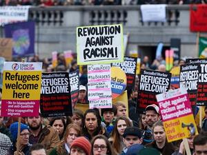 Demonstrators hold banners in support of refugees as they march through central London on March 19, 2016. (AFP/File)