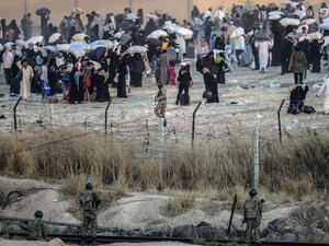 Turkish troops and Daesh militants stared at each other just a few yards apart across the barbed wire border as the civilians retreated. (AFP/File)
