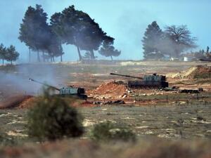 Turkish artillery fire from the border near Kilis town toward northern Syria, Kilis, Turkey, February 16, 2016. (AFP/Halit Onur Sandal)