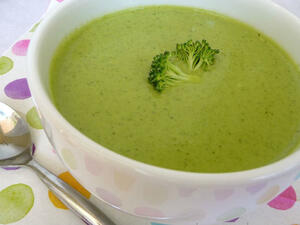 شوربة البروكلي بالشوفان (shutterstock.com)