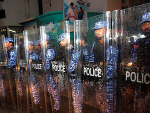 تسود جمهورية جزر المالديف، حالة من التوتر الكبير