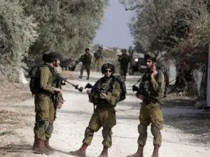 Israeli soldiers stand near the house of one Palestinian (AFP/File Photo)	