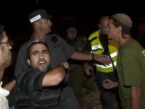مستوطنون يمارسون الإرهاب في الضفة الغربية