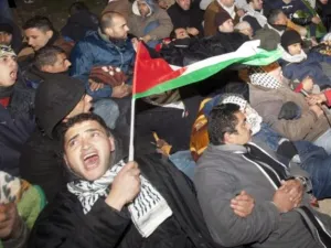 الجيش الإسرائيلي طوق منطقة الاعتصام وأغلق كافة المداخل