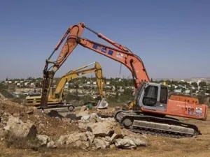 قوات إسرائيلية دمرت بواسطة الجرافات مسجد قرية المفقرة 