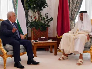 أمير قطر الشيخ تميم بن حمد آل ثاني والرئيس الفلسطيني محمود عباس