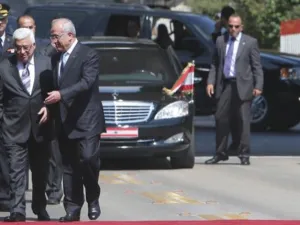 الرئيسان اللبناني والفلسطيني خلال زيارة الاخير للبنان/أ.ف.ب