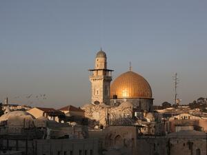 A picture shows on October 14, 2016 the Dome of the Rock, in the compound known to Muslims as al-Haram al-Sharif and to Jews as Temple Mount, in Jerusalem's old city. (AFP/Menahem Kahana)