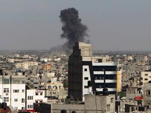 Smoke rises following an Israeli air strike in Rafah, in the southern Gaza Strip, on May 5, 2016. (AFP/Said Khatib)