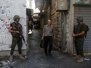 Members of the Palestinian security forces stand guard as they patrol the West Bank city of Nablus on August 23, 2016 during ongoing clashes between Palestinian gunmen and security forces. (AFP/Jaafar Ashtiyeh)