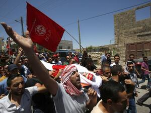 Palestinian mourners carry the body of Aref Jaradat, a 22-year old Palestinian during his funeral in Sair village east of the West Bank city of Hebron on June 20, 2016. (AFP/Hazem Bader)