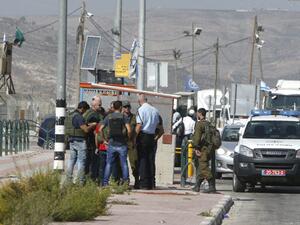 Israeli security forces gather at the site where a Palestinian woman attempted to stab an Israeli border police with a knife before being shot dead, near the Zaatara checkpoint, south of the city of Nablus in the occupied West Bank, on October 19, 2016. (AFP/Jaafar Ashtiyeh)