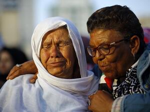 A Palestinian woman cries over her imprisoned son during a concert held in solidarity with Palestinian hunger-striking prisoners in Israeli jails, in Gaza City on May 4, 2017. (AFP/Mohammed Abed)