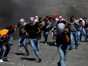 A protest in support of Palestinian prisoners on hunger strike in Israeli jails, near the Jewish settlement of Beit El, north of the West Bank city of Ramallah on May 11, 2017. (AFP)