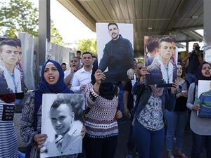 Families of Palestinians imprisoned in Israeli jails demonstrate in the Old City of Jerusalem al-Quds on April 29, 2017 in support of hundreds of Palestinian prisoners on hunger strike. (AFP)