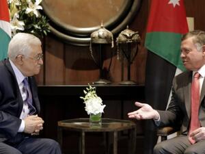 Jordan's King Abdullah II (R) talks with Palestinian Authority President Mahmoud Abbas before a meeting at the Royal Palace in Amman on November 12, 2014. (AFP/File) 