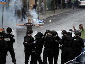 Illustrative photo of a Palestinian protester arguing with Israeli police during clashes in East Jerusalem (Ahmad Gharabli/ AFP)