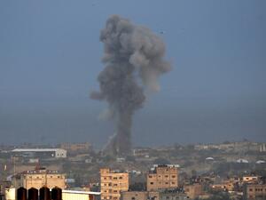 Smoke billows following an Israeli air strike in the southern Gaza Strip city of Rafah on October 17, 2018. Israel launched raids against targets in the Gaza strip today.(SAID KHATIB / AFP)
