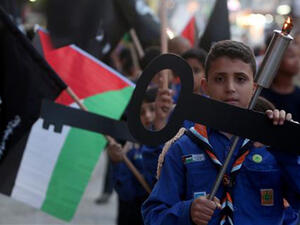 Palestinian children hold cutouts symbolizing the keys to houses left by Palestinians in 1948 as they take part in a rally on the eve of the 67th anniversary of the "Nakba Day" on May 14, 2015 in the West Bank city of Nablus. (AFP)