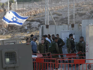  الجنود أطلقوا النار باتجاه الشاب بعد محاولته تنفيذ عملية دهس