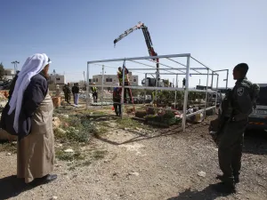 عصفور اعتقل عدة مرات في السابق وأمضى في سجون الاحتلال ما مجموعه اكثر من 13 عاما،