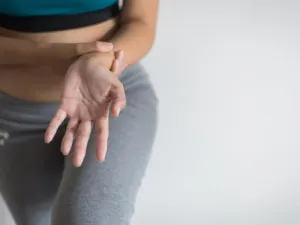 مرض باركنسون هو اضطراب يُصيب المخ مسبباً العديد من المشاكل
