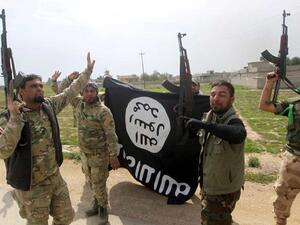 اشتباكات عنيفة بين قوات النظام السوري وتنظيم داعش في بادية السويداء