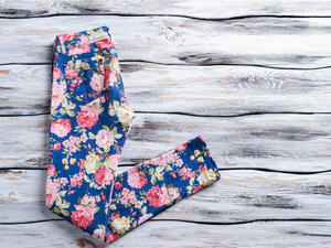 البنطلون المنقش من القطع العملية جدًا لارتدائها في فصل الصيف