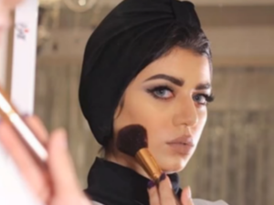 After the backlash, the Saudi fahionista had to remove the video instantly from her Snapchat account (Source: عيونQQ - Youtube)