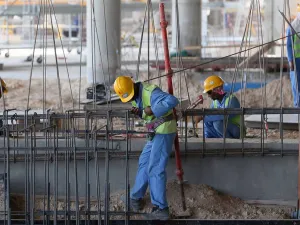 قطر ساعدت عشرة آلاف عامل من ضحايا الانتهاكات على العودة الى اوطانهم في العام 2015