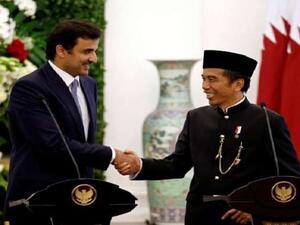 أمير قطر الشيخ تميم بن حمد والرئيس الإندونيسي جوكو ويديدو