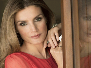 بدت الملكة في قمة الأناقة والبساطة خلال عطلتها الصيفية