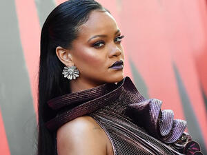 The 30-year-old pop sensation Rihanna oozed glamour in a dazzling purple couture (Source: ANGELA WEISS / AFP) 