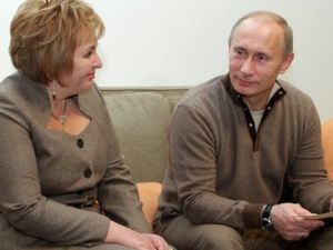 هولاند وميركل إلى كييف قبل زيارة موسكو

