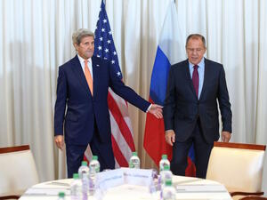  وزير الخارجية الأمريكي جون كيري ونظيره الروسي لافروف