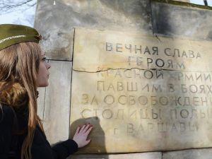 نصب تذكاري من حقبة حكم "الاتحاد السوفيتي" في العاصمة البولندية