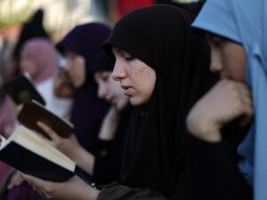 مصريات مؤيدات للرئيس المعزول محمد مرسي.