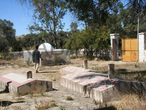 الدعاء عند المرور بالقبور او زيارتها 