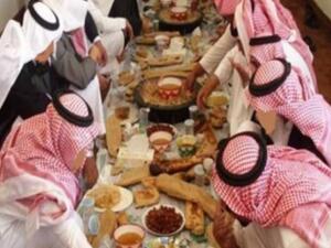 مستشفيات قطر تستقبل 100 حالة بسبب الإفراط في الطعام