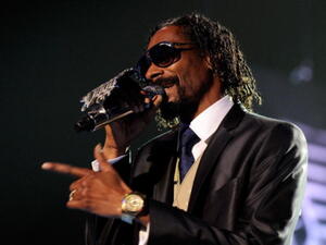 'Fo' Shizzle'- Cool cat Snoop Doggy Dogg makes a segue into Middle Eastern pop music through a collaboration with Tamer Hosny.