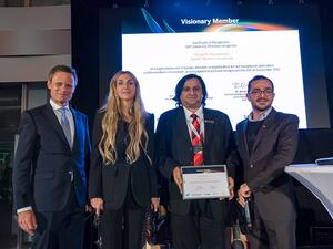 Ritesh Dhanak, Supervisor for Digital learning GEMS Modern Academy, receives SAP award.