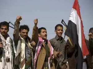 قذائف الحوثيين تغلق بعض مدارس جنوب السعودية
