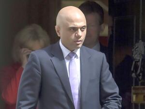 جاويد (48 عاما) هو مسلم من أصل باكستاني، ولد في 5 ديسمبر عام 1969