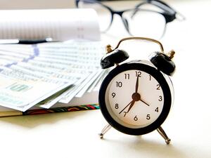 About 50% of contracting companies in the Kingdom face difficulty in paying the salaries of their workers. (Shutterstock)